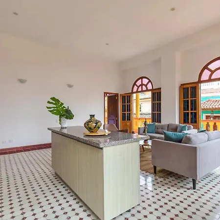 2cm-b1 De 2 Alcobas Con Balcon En Getsemani Apartamento *